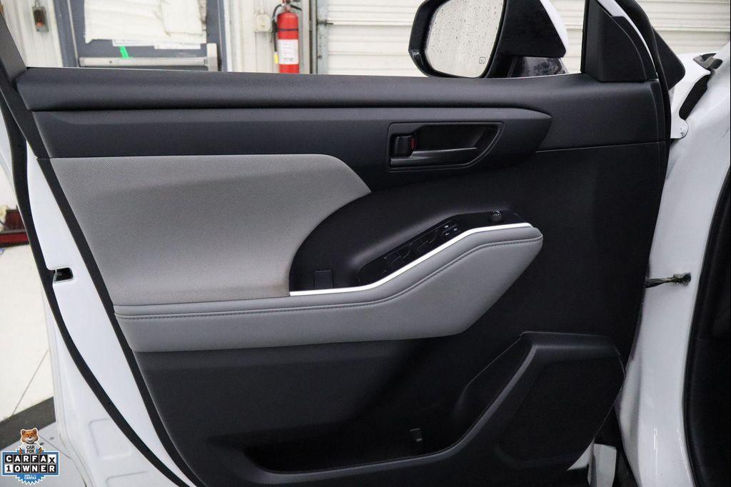 used 2023 Toyota Highlander car, priced at $26,999