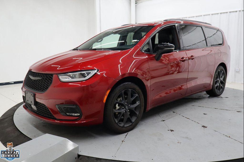 used 2025 Chrysler Pacifica car, priced at $34,495