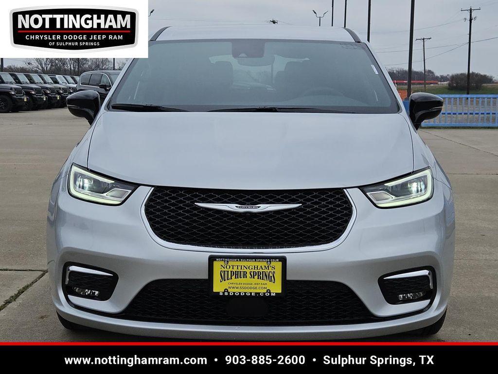 new 2026 Chrysler Pacifica car, priced at $41,641