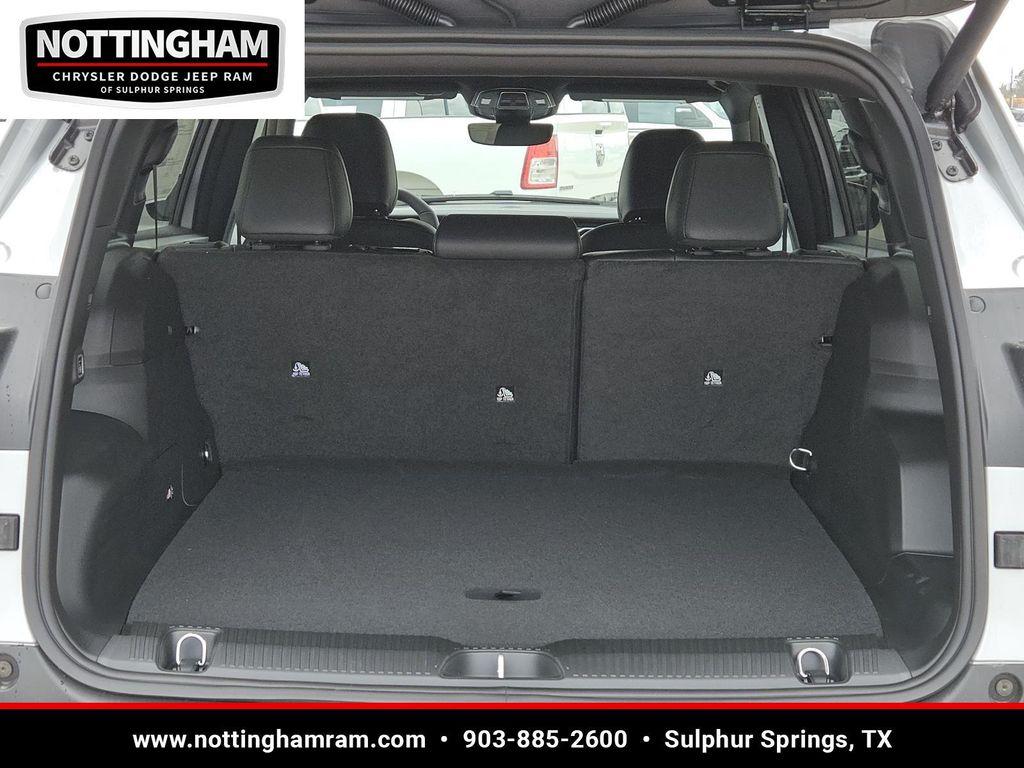 new 2026 Jeep Cherokee car, priced at $42,002