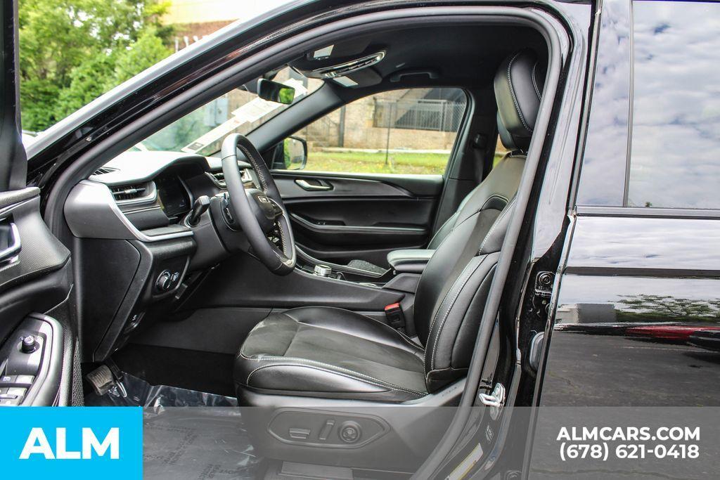 used 2025 Jeep Grand Cherokee car, priced at $33,164