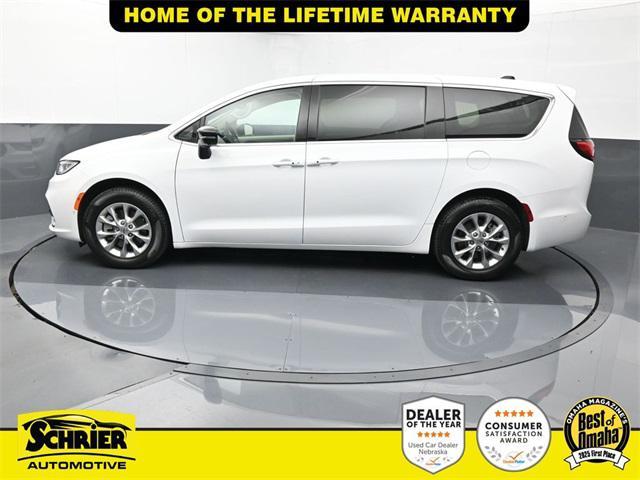 used 2024 Chrysler Pacifica car, priced at $40,398