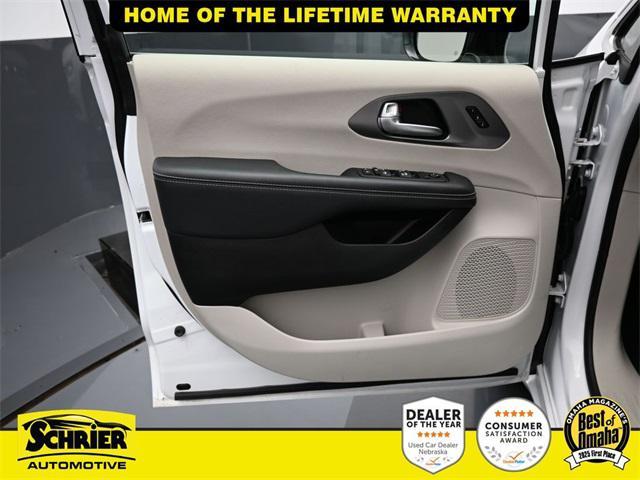 used 2024 Chrysler Pacifica car, priced at $40,398