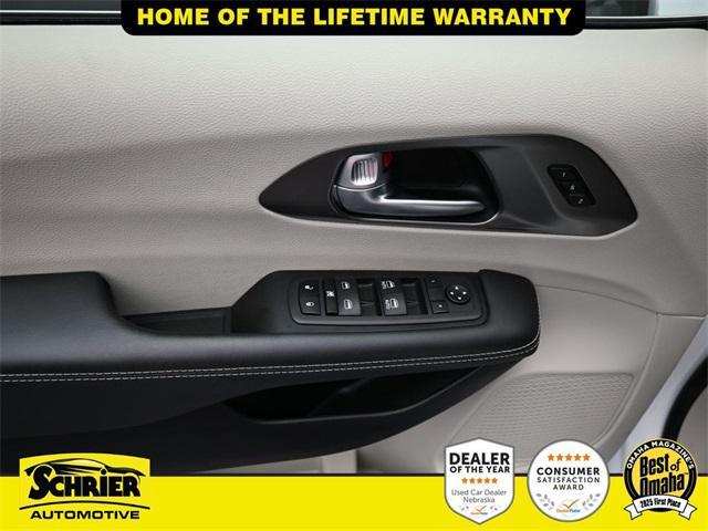 used 2024 Chrysler Pacifica car, priced at $40,398