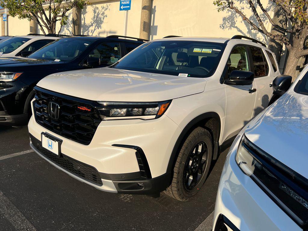 new 2025 Honda Pilot car, priced at $51,830