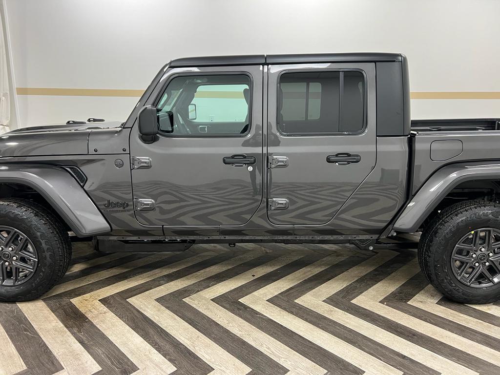 new 2026 Jeep Gladiator car, priced at $46,378