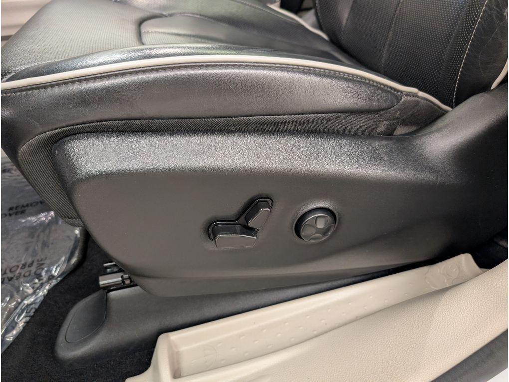 used 2023 Chrysler Pacifica car, priced at $28,499