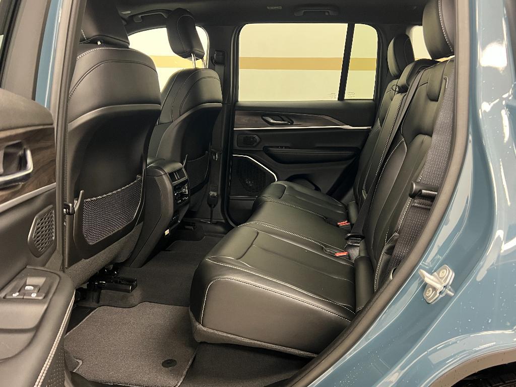new 2026 Jeep Grand Cherokee car, priced at $44,924