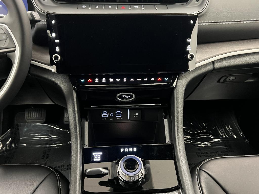 new 2026 Jeep Grand Cherokee car, priced at $44,924