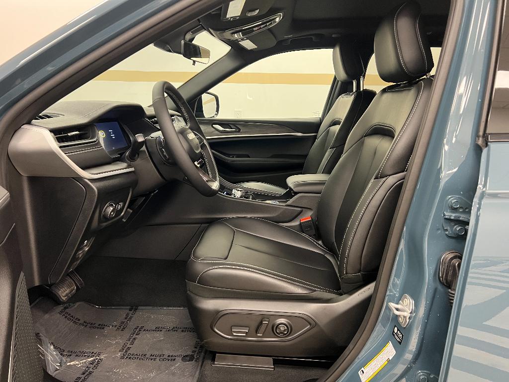 new 2026 Jeep Grand Cherokee car, priced at $44,924