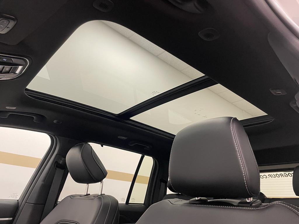 new 2025 Jeep Grand Cherokee car, priced at $49,202