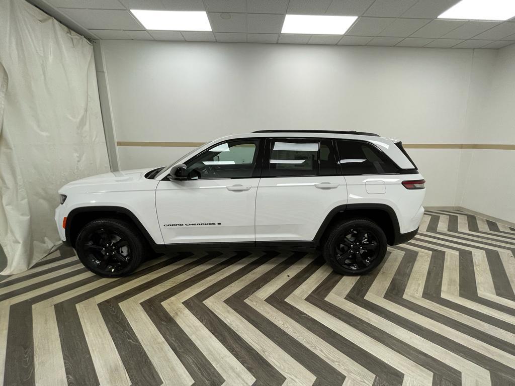 new 2025 Jeep Grand Cherokee car, priced at $49,202