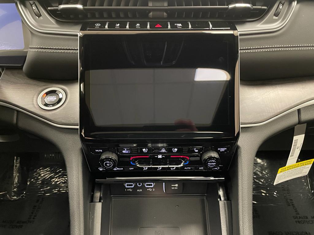 new 2025 Jeep Grand Cherokee car, priced at $49,202