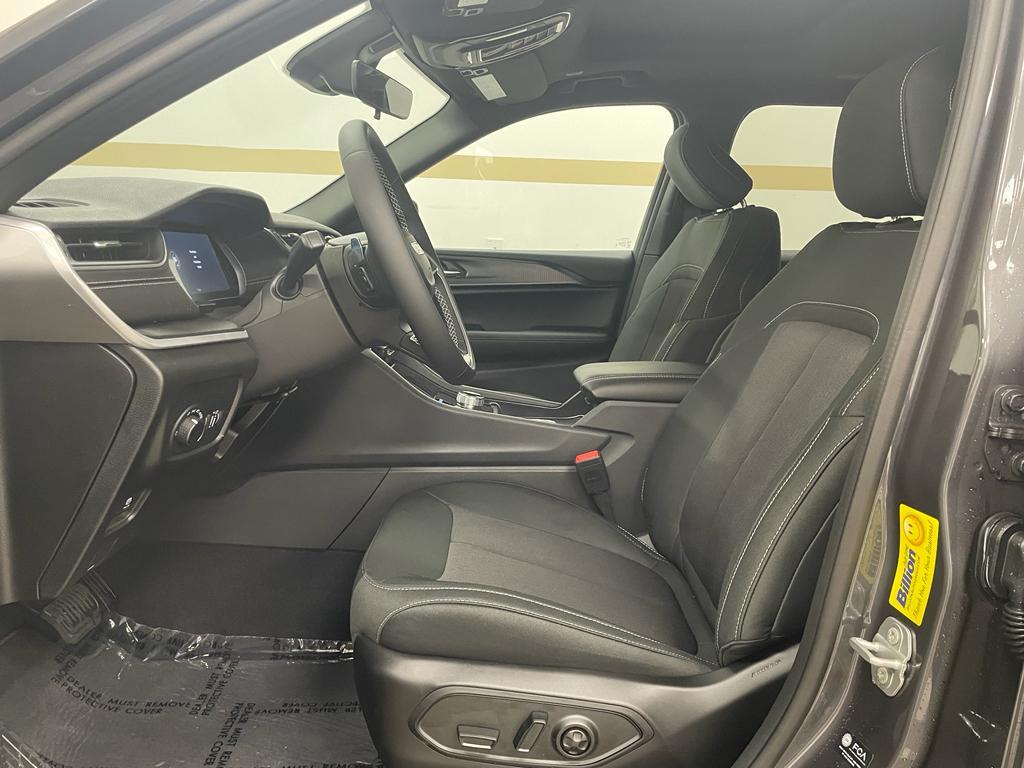 new 2025 Jeep Grand Cherokee L car, priced at $38,796