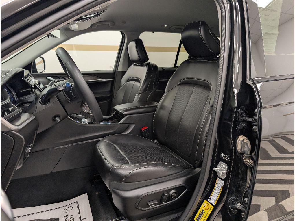 used 2023 Jeep Grand Cherokee car, priced at $31,999