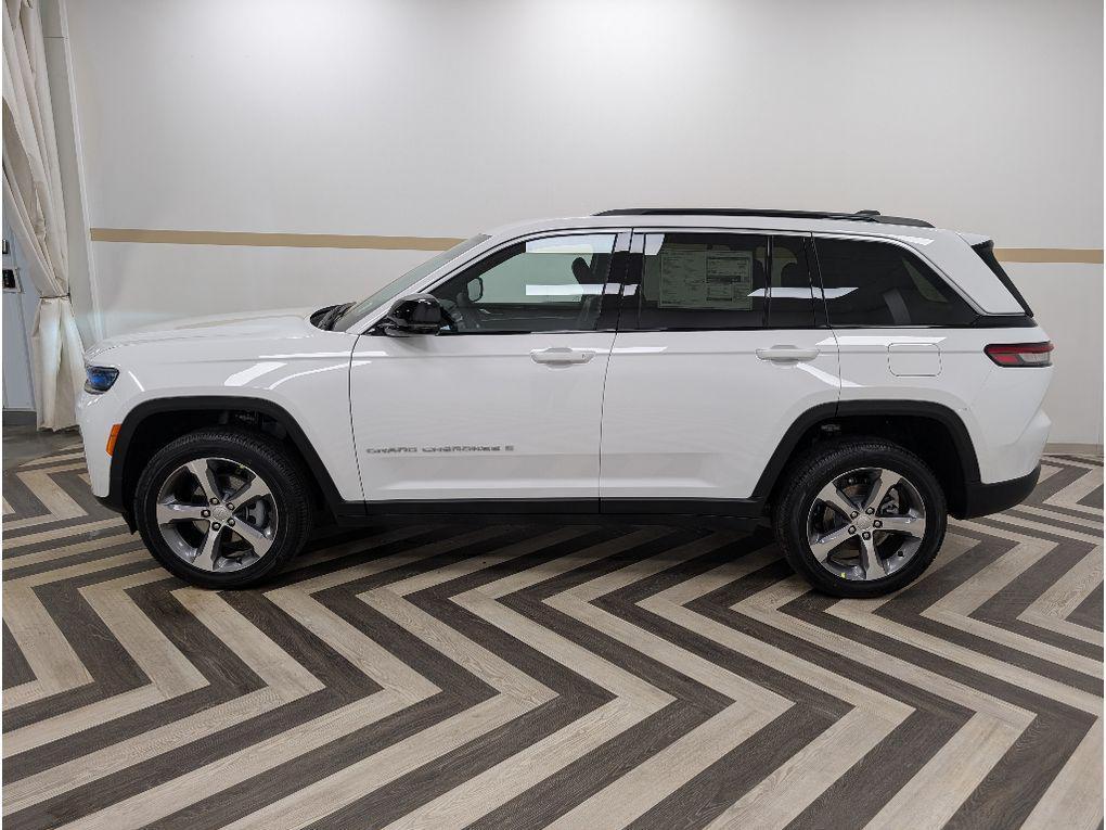 new 2026 Jeep Grand Cherokee car, priced at $45,999