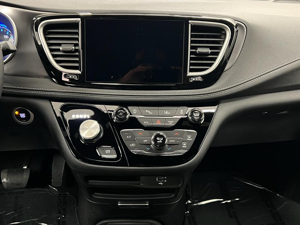 new 2026 Chrysler Pacifica car, priced at $45,893