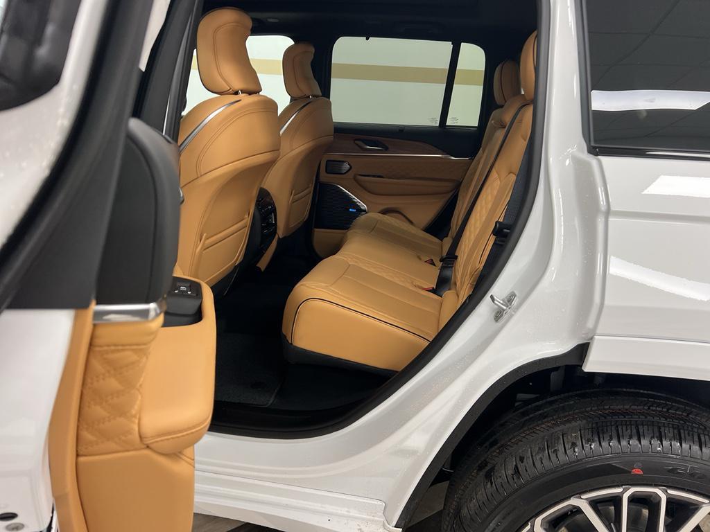 new 2026 Jeep Grand Cherokee car, priced at $59,996