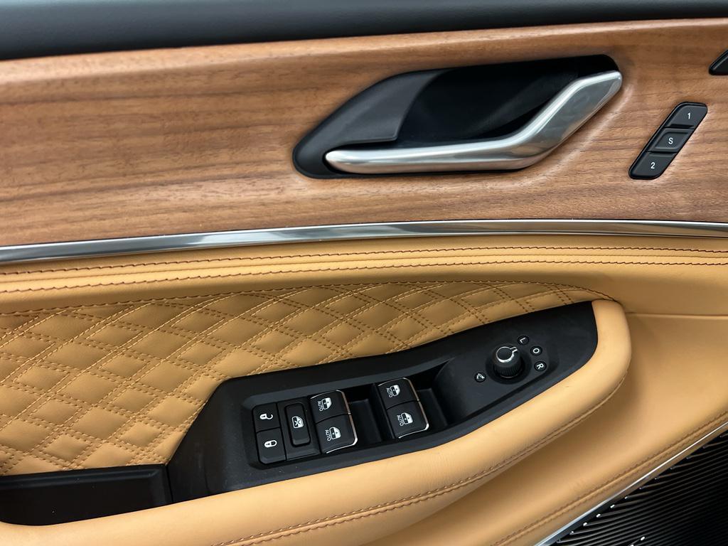 new 2026 Jeep Grand Cherokee car, priced at $59,996