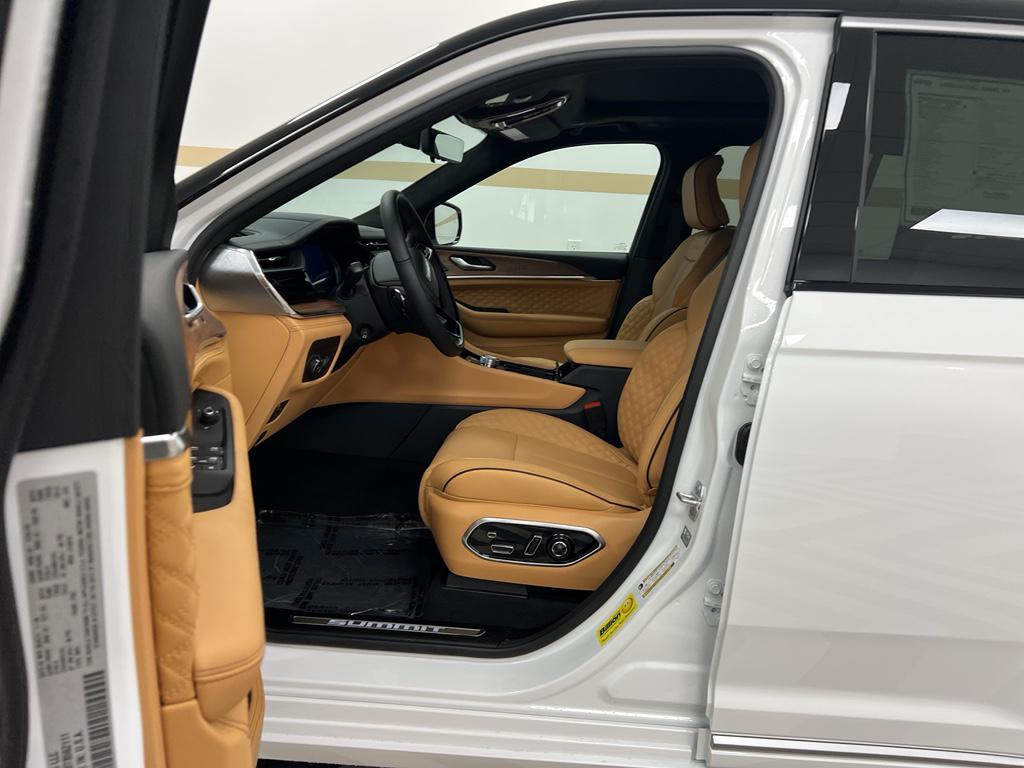 new 2026 Jeep Grand Cherokee car, priced at $59,996