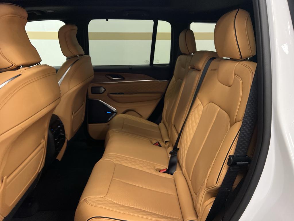 new 2026 Jeep Grand Cherokee car, priced at $59,996