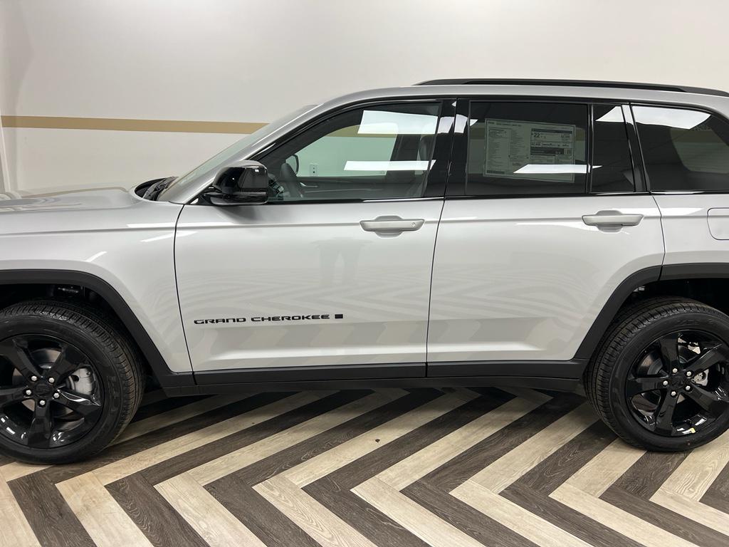 new 2025 Jeep Grand Cherokee car, priced at $46,209