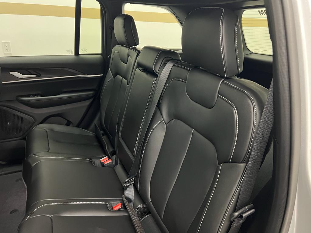 new 2025 Jeep Grand Cherokee car, priced at $46,209