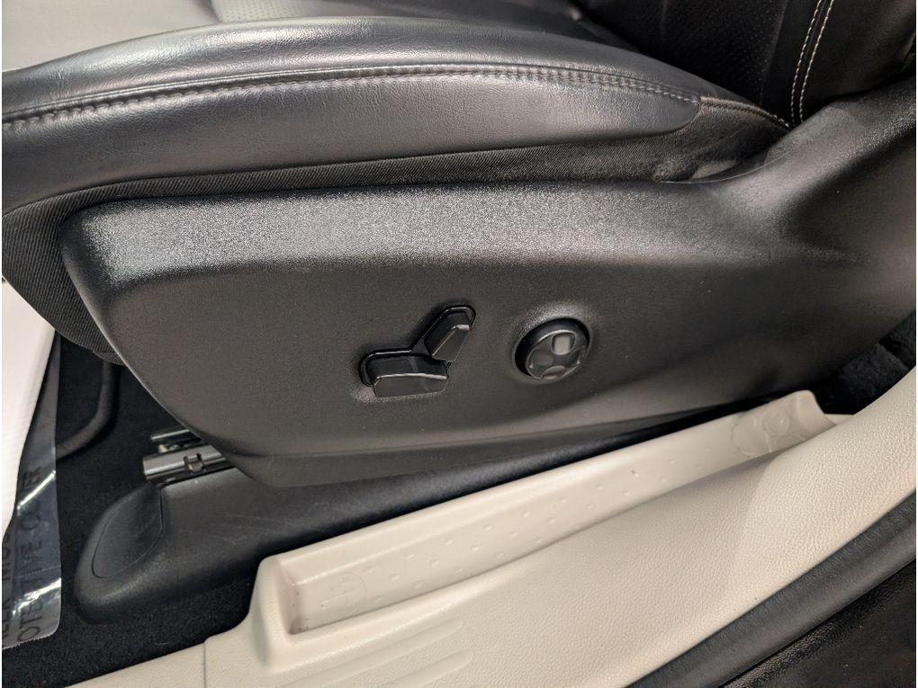 used 2023 Chrysler Pacifica car, priced at $22,999