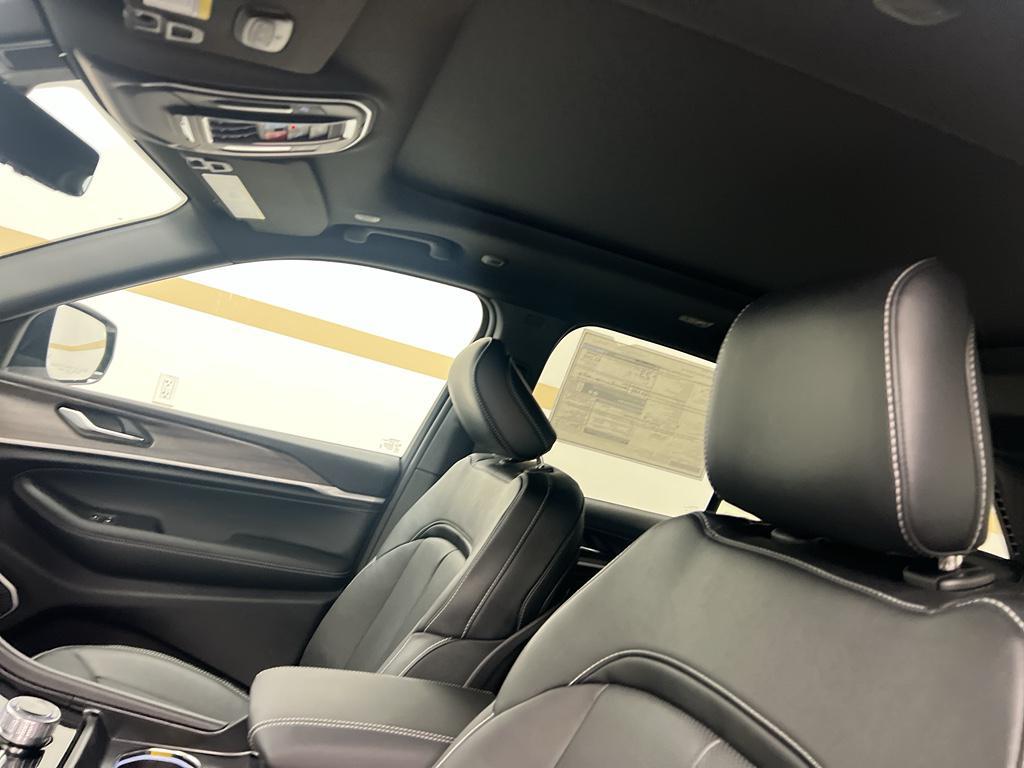 new 2026 Jeep Grand Cherokee car, priced at $51,571