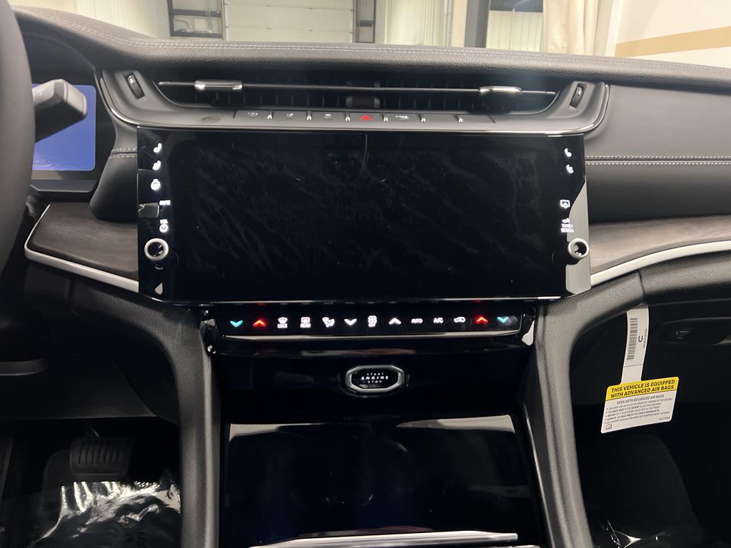 new 2026 Jeep Grand Cherokee car, priced at $51,571