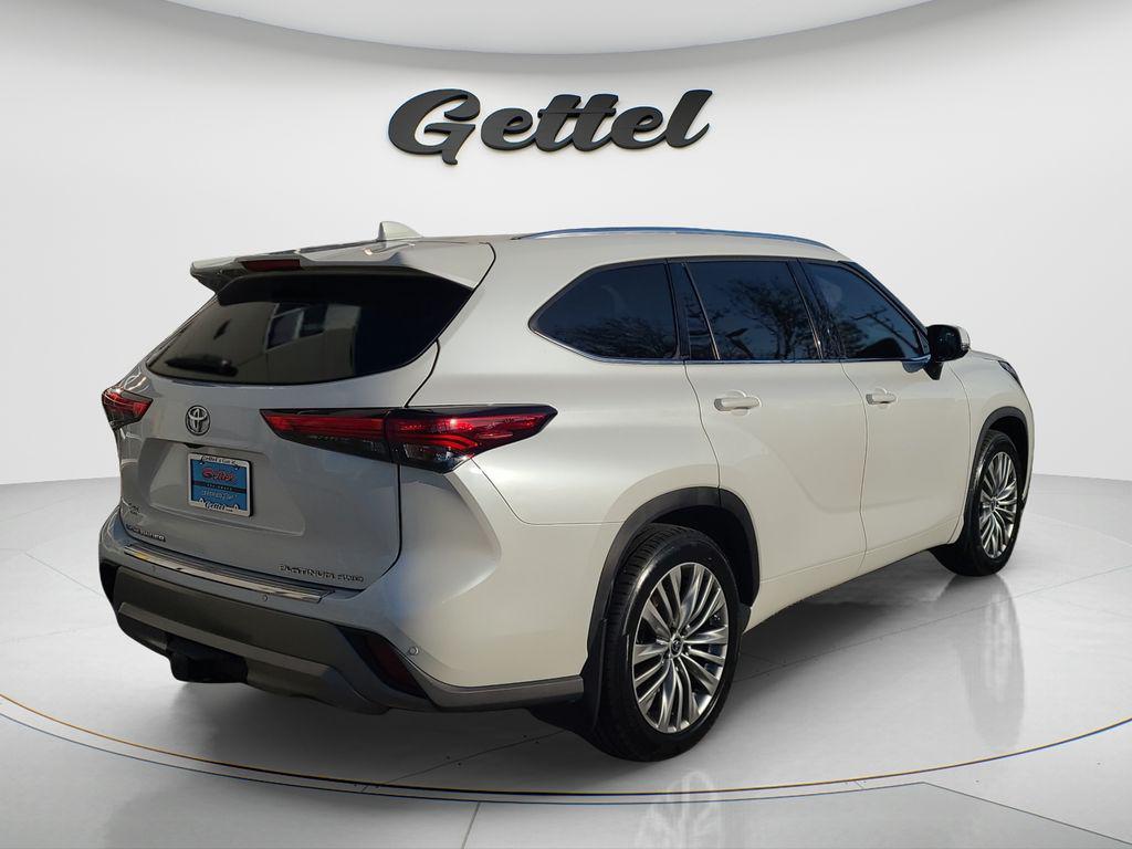 used 2021 Toyota Highlander car, priced at $30,494