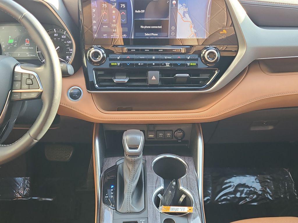 used 2021 Toyota Highlander car, priced at $30,494