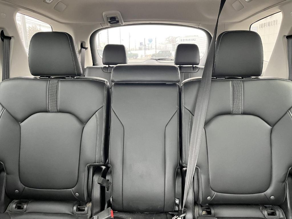 used 2025 Honda Pilot car, priced at $39,990