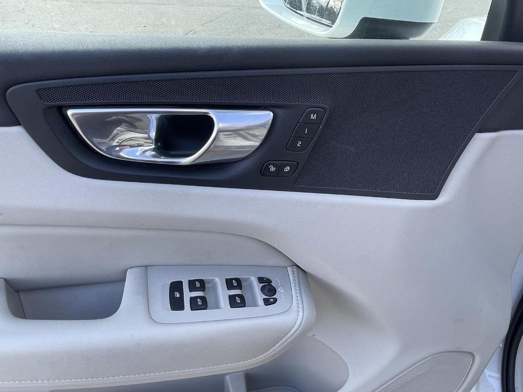 used 2023 Volvo XC60 car, priced at $28,900