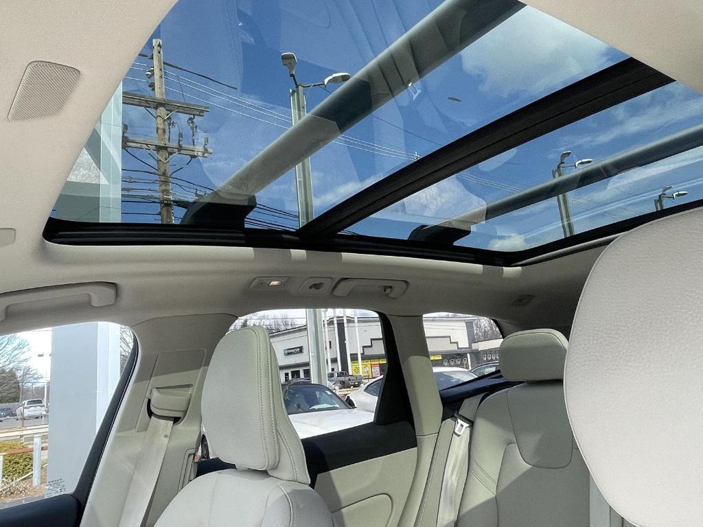 used 2023 Volvo XC60 car, priced at $28,900
