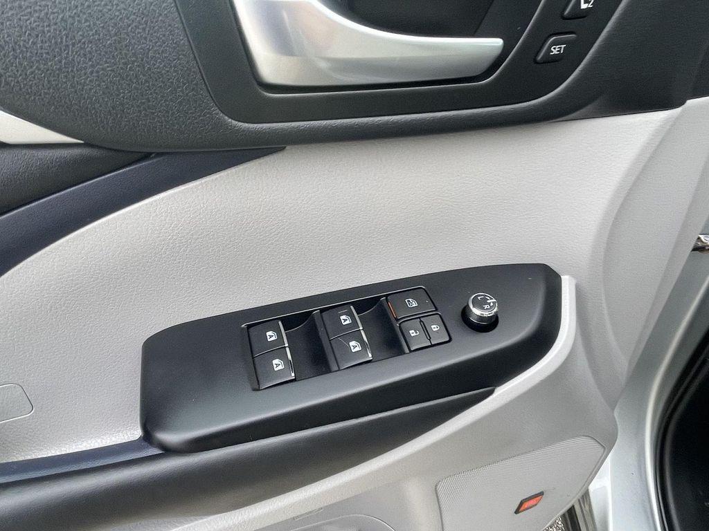 used 2019 Toyota Highlander car, priced at $25,900