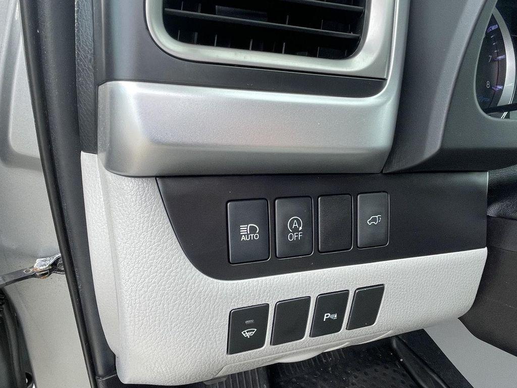 used 2019 Toyota Highlander car, priced at $25,900