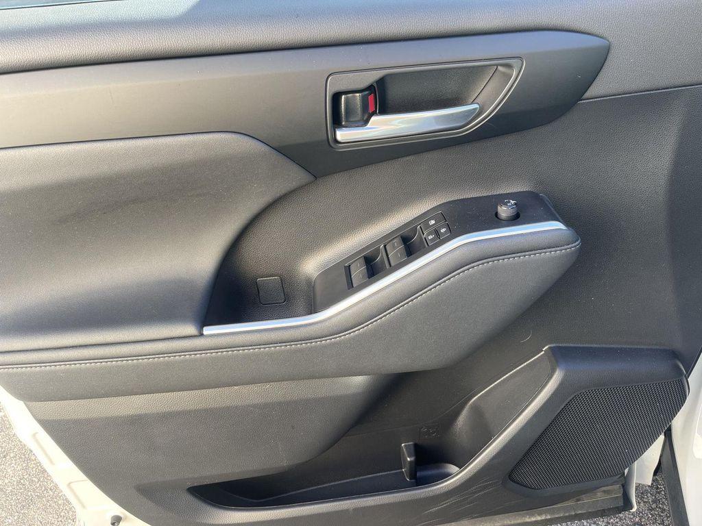 used 2023 Toyota Highlander car, priced at $34,990