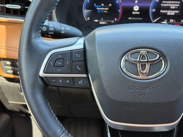 used 2023 Toyota Highlander car, priced at $31,998