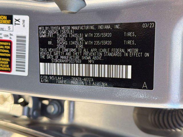 used 2023 Toyota Highlander car, priced at $31,998