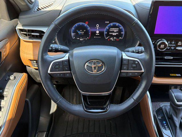 used 2023 Toyota Highlander car, priced at $31,998