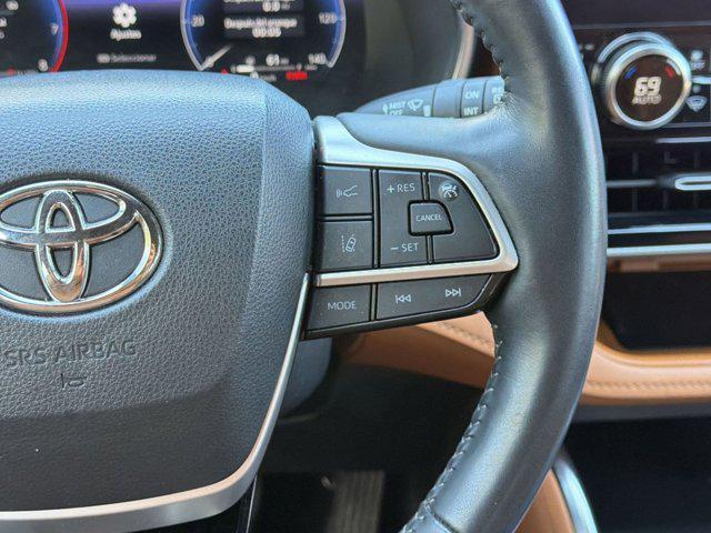 used 2023 Toyota Highlander car, priced at $31,998