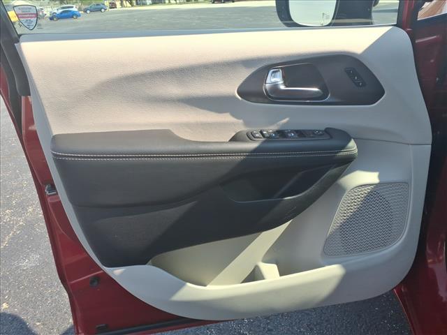 used 2024 Chrysler Pacifica car