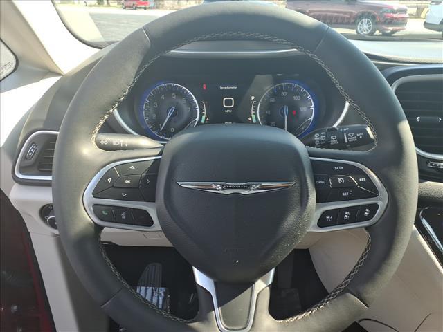 used 2024 Chrysler Pacifica car