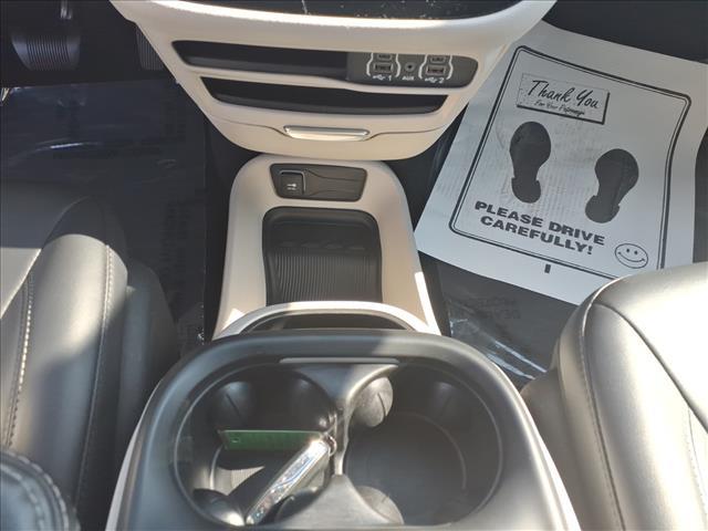 used 2024 Chrysler Pacifica car