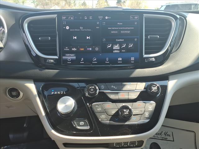 used 2024 Chrysler Pacifica car