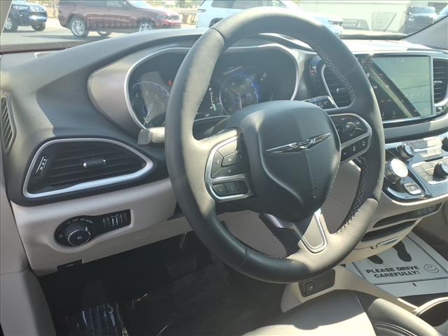 used 2024 Chrysler Pacifica car