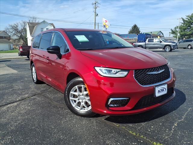 used 2024 Chrysler Pacifica car