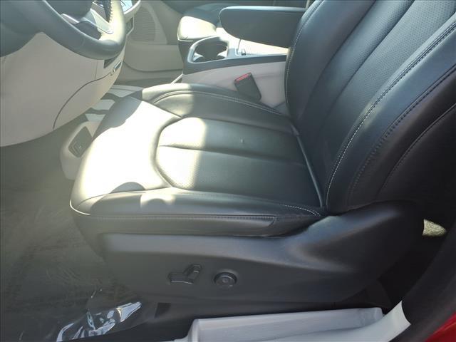 used 2024 Chrysler Pacifica car