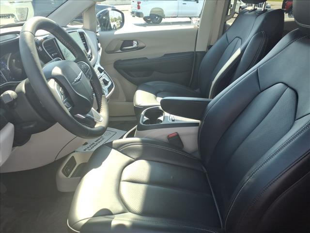 used 2024 Chrysler Pacifica car